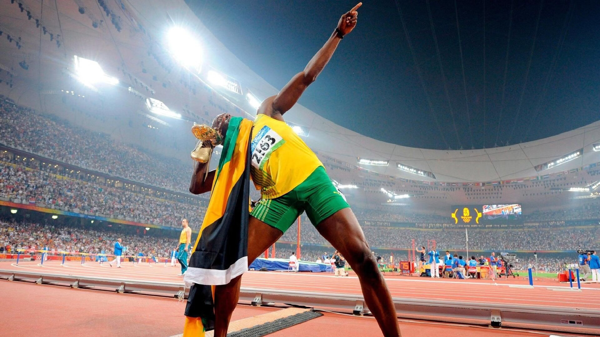 青训梯队设立奖学金鼓励学生兼顾学业与足球，青训选拔标准