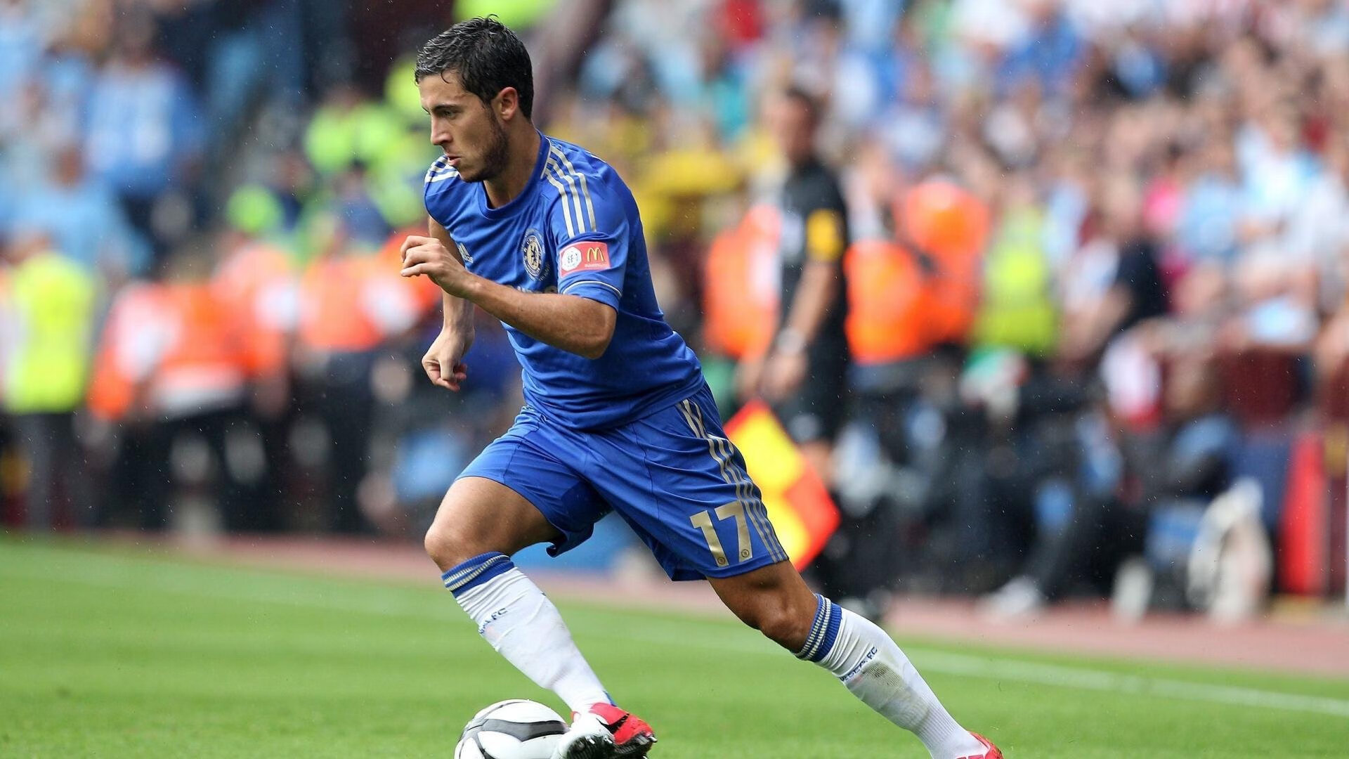 “马科斯·莫奇的传球与防守结合，推动阿根廷美洲狮队实现攻守兼备”